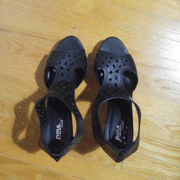 ⚡️SALE⚡️Black Leather Cutout Perforated Platform Heels - Picture 3 of 6